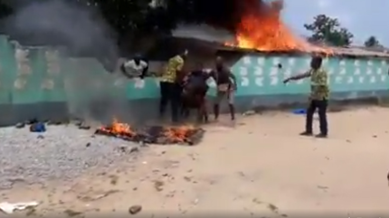 Côte d’Ivoire le commissaire de police tabassé par les manifestants à Bonoua