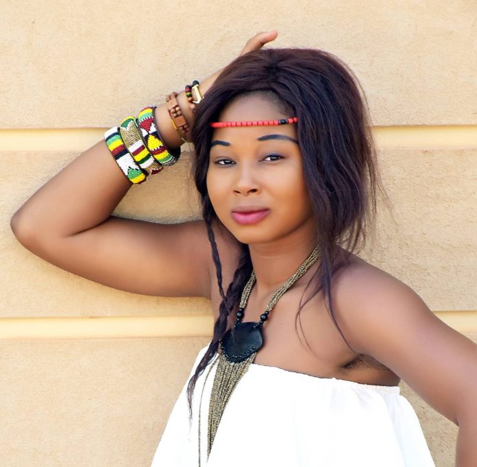 Affaire BMW offerte à Ka Cora: la chanteuse burkinabé répond à Serey Dié (photo)
