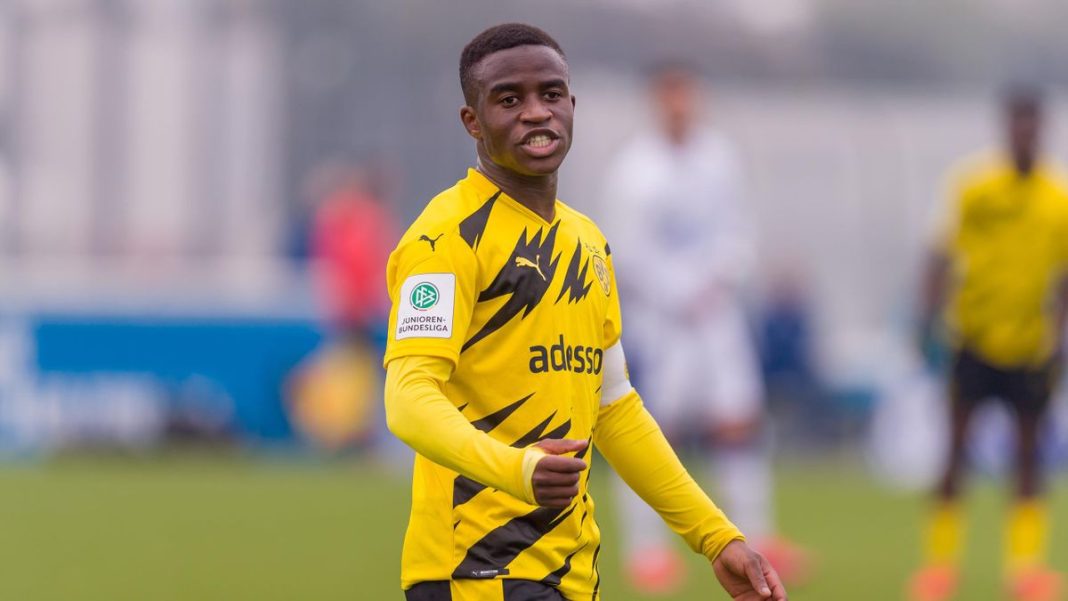 Match Borussia Dortmund – Schalke: le joueur Youssoufa Moukoko menacé de mort
