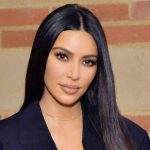 Kim Kardashian ultra sexy en crop-top fait craquer la toile (photo)