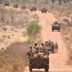 Un convoi de véhicule de l'armée du Burkina Faso dans le nord du pays