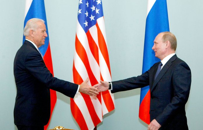 Les présidents américain et russe, Joe Biden et Vladimir Poutine