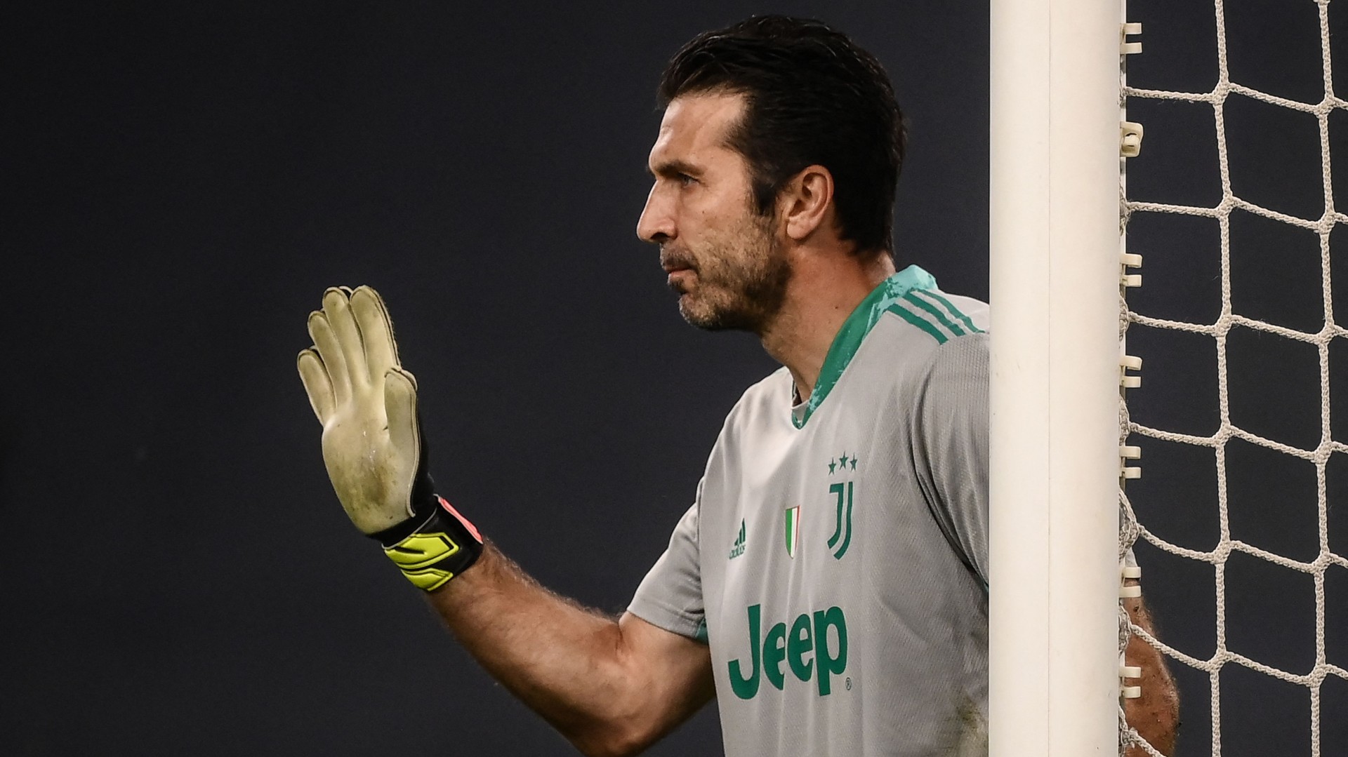 Le légendaire gardien de but italien Gianluigi Buffon quitte la Juventus de Turin