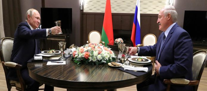 Les présidents russe et Biélorusse Vladimir Poutine et Alexander Loukachenko