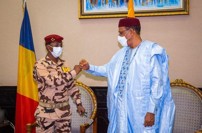 Visite du président du CMT tchadien, le Général Mahamat Idriss Deby, rencontre le président du Niger Mohamed Bazoum à Niamey le 10 mai 2021