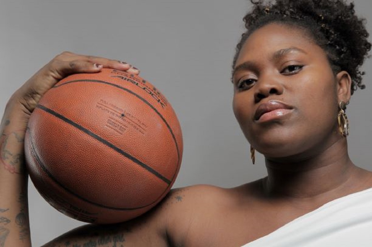 Isabelle Yacoubou , basket-ball originaire du Bénin. Mesurant 1,90 m, elle évolue au poste de pivot et est internationale française.