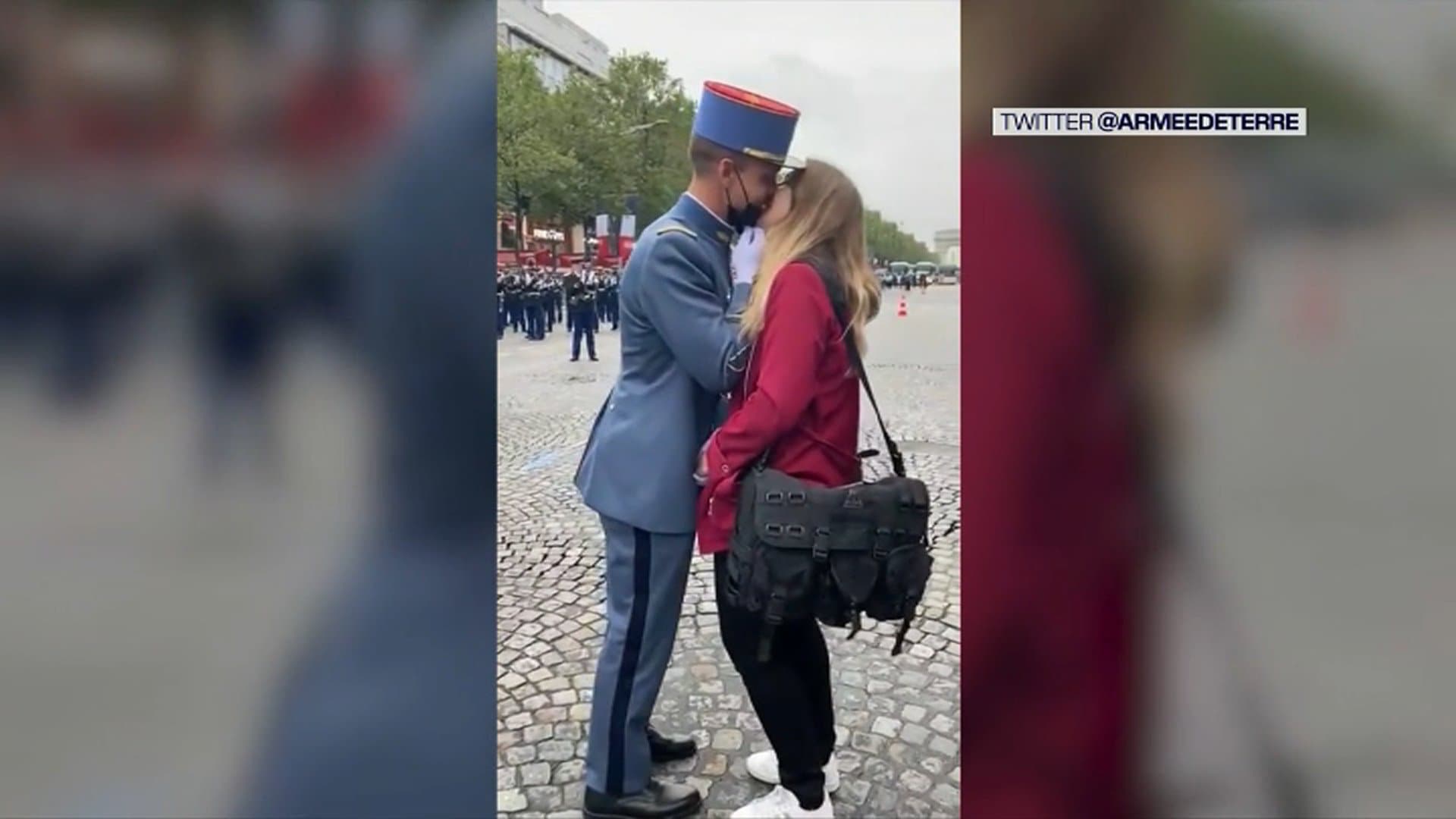 Défilé du 14 juillet un militaire fait sa demande en mariage sur les Champs-Elysées BFMTV