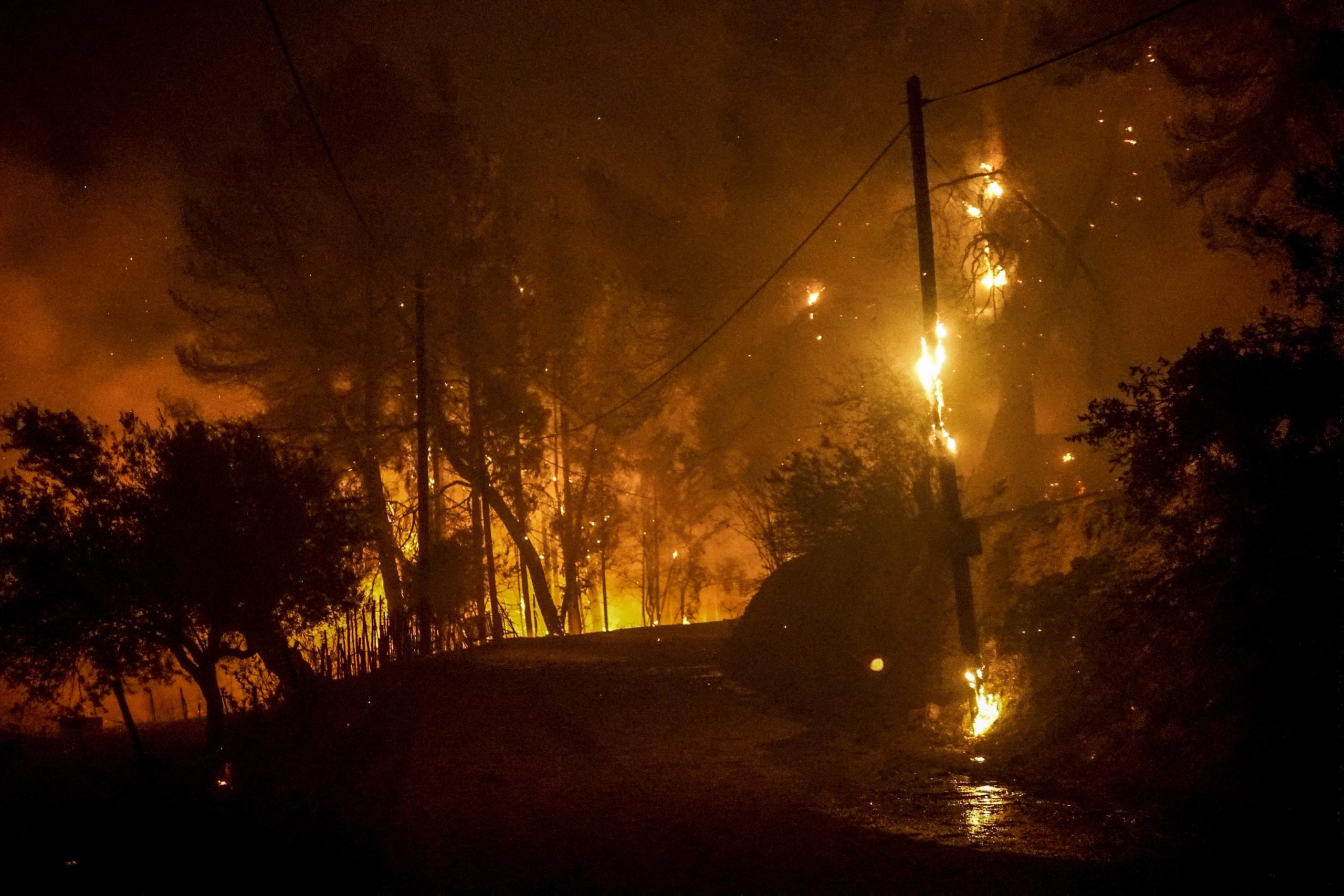 Grèce : la ville d’Olympie sauvée des flammes par les pompiers