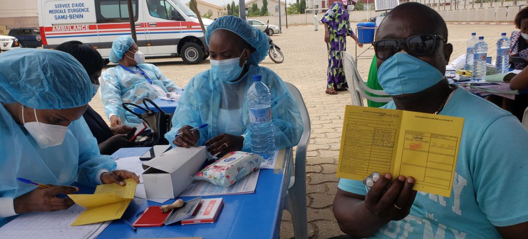 Bénin: la vaccination contre la Covid-19 obligatoire pour tout le personnel du PAC