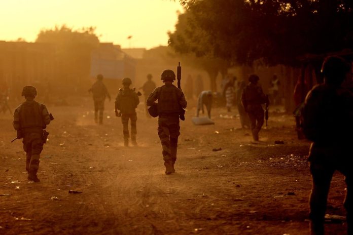 Des frappes aériennes tuent plusieurs civils au Mali