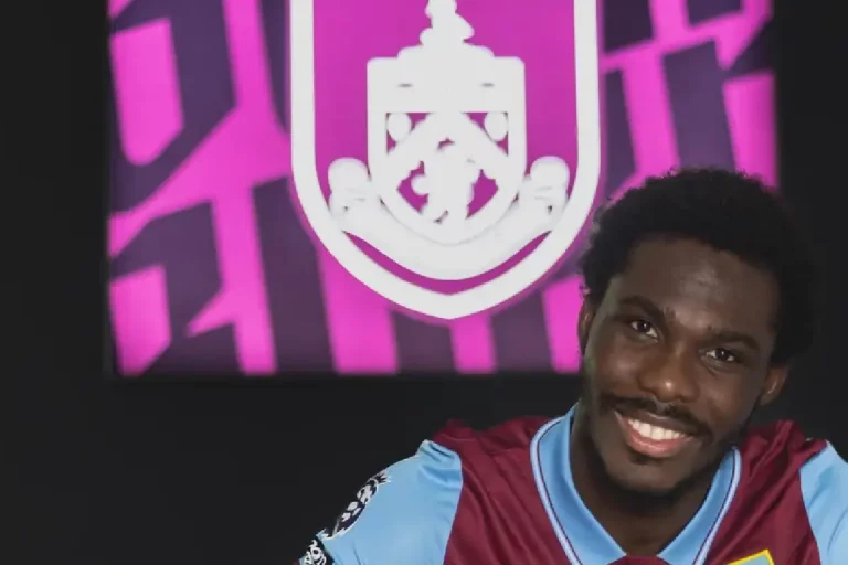 David Datro Fofana avec le maillot de Burnley