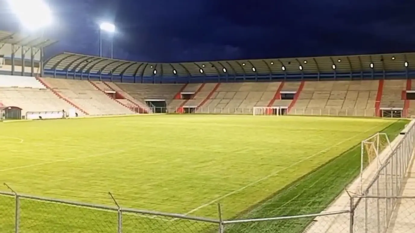 Le stade de football _Villa Ingenio_ en Bolivie