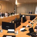 La commission exécutive du Comité international olympique (CIO) réunie à la Maison Olympique à Lausanne (Suisse), le 19 mars 2024. (FABRICE COFFRINI _ AFP)
