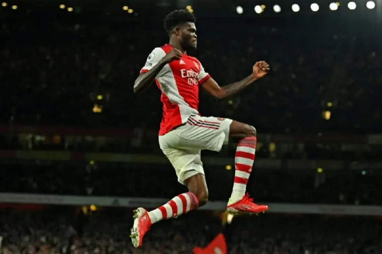 Thomas Partey sous le maillot d'Arsenal