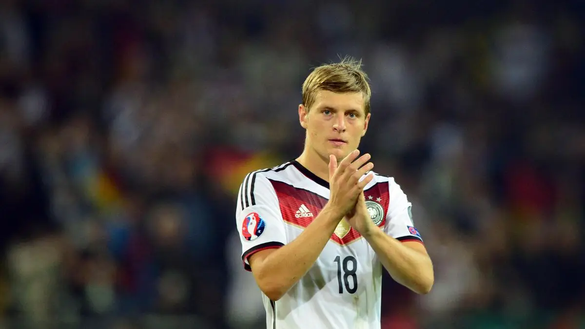 Toni Kroos avec le maillot de l'Allemagne