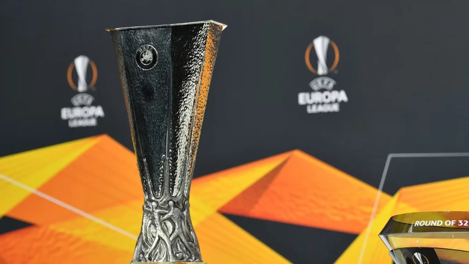 Le trophée de la Ligue Europa. (HAROLD CUNNINGHAM / UEFA / AFP)