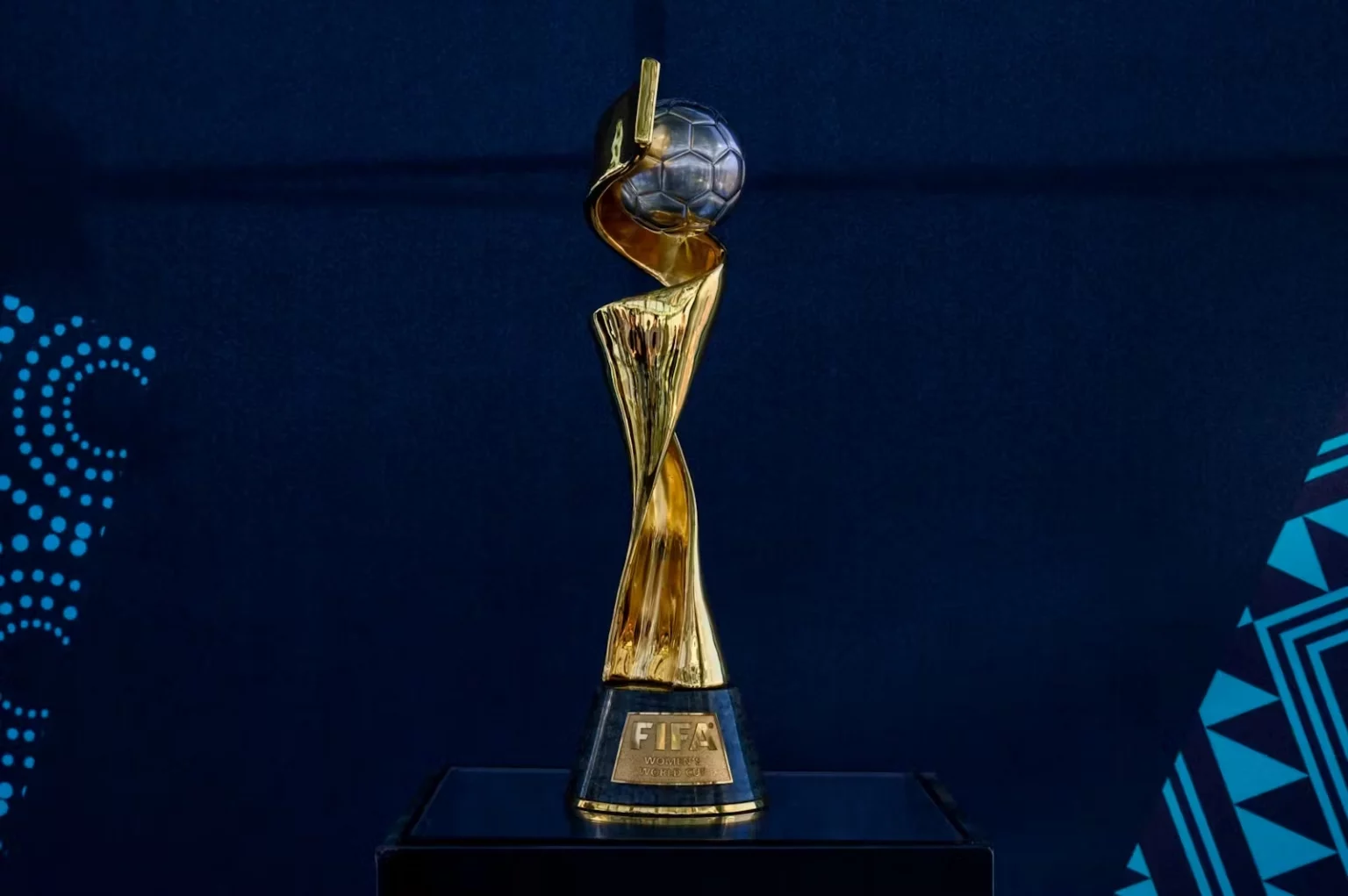 Le trophée de la Coupe du monde féminine @AFP