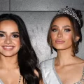 UmaSofia Srivastava (à gauche), lauréate du concours Miss Teen USA 2023, et Noelia Voigt, qui a remporté Miss USA 2023, lors d'un gala à New York (Etats-Unis), le 10 février 2024. (CRAIG BARRITT _ GETTY IMAGES N