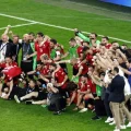 Les joueurs géorgiens célèbrent leur qualification pour les huitièmes de finale de l’Euro après leur victoire contre le Portugal, à Gelsenkirchen (Allemagne), le 26 juin 2024. KENZO TRIBOUILLARD _ AFP