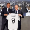 Kylian Mbappé et Florentino Perez avec le maillot du Real Madrid