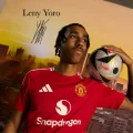 Leny Yoro sous le maillot de Manchester United @compte X de Manchester United