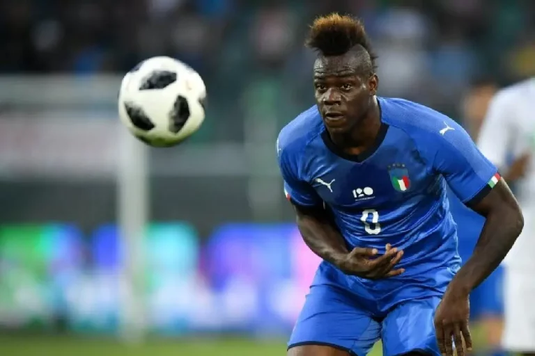 Mario Balotelli avec le maillot de l'Italie @AFP