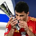 le milieu de terrain espagnol Rodri élu meilleur joueur de l'Euro 2024