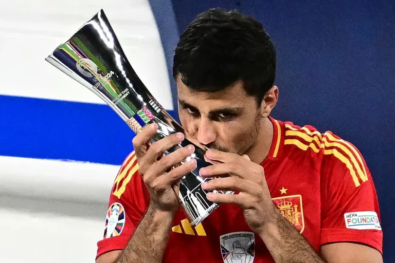 le milieu de terrain espagnol Rodri élu meilleur joueur de l'Euro 2024