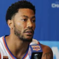 Derrick Rose, alors meneur des Knicks s'adresse aux reporters, le 26 septembre 2016 à New York © EDUARDO MUNOZ ALVAREZ _ AFP_Archives