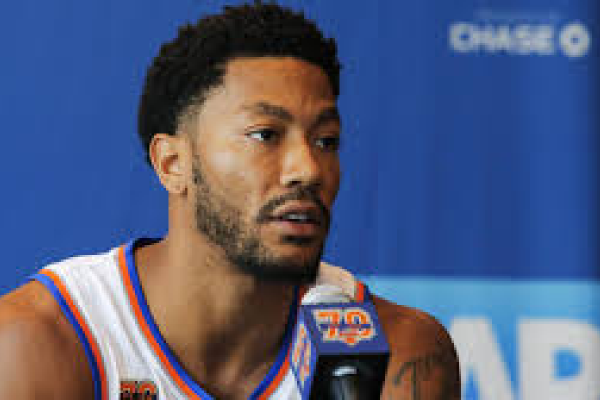 Derrick Rose, alors meneur des Knicks s'adresse aux reporters, le 26 septembre 2016 à New York © EDUARDO MUNOZ ALVAREZ _ AFP_Archives