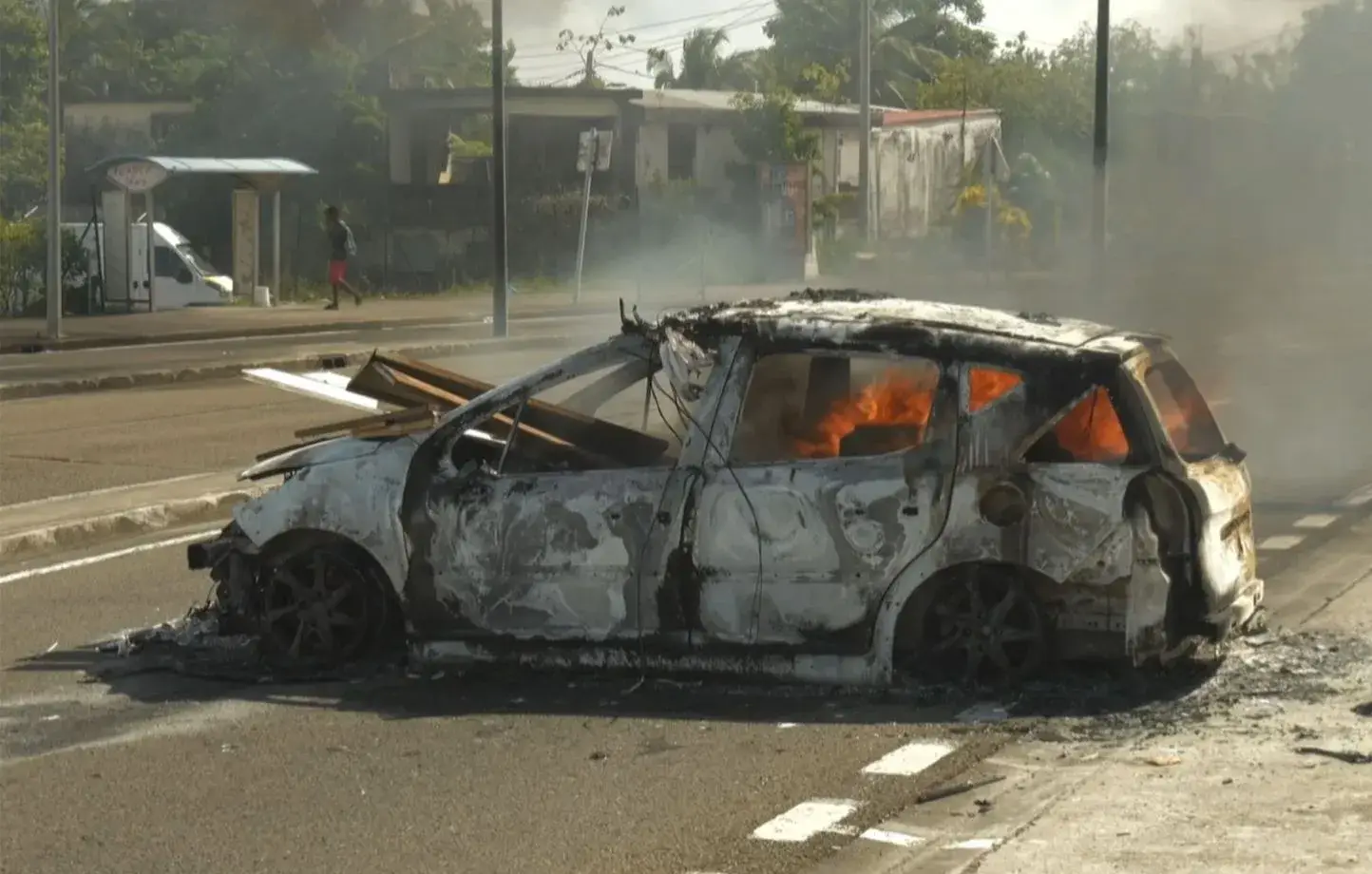 Une voiture qui brule @20minutes